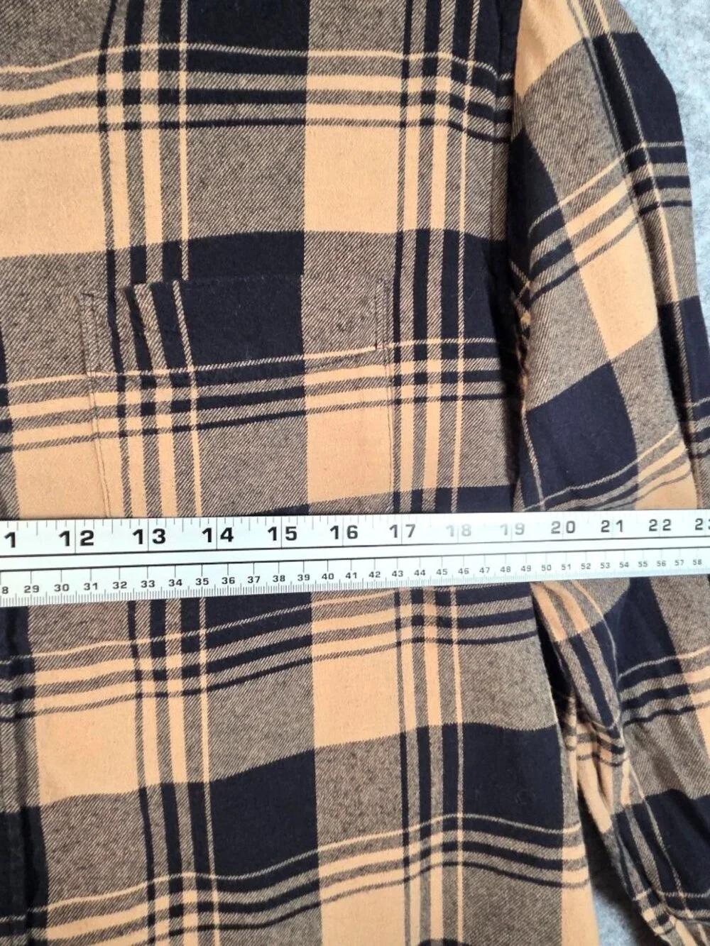 J.Crew Men's Flannel Shirt Large Tan Black Tan Plaid Button Down Cabin Gorpcore